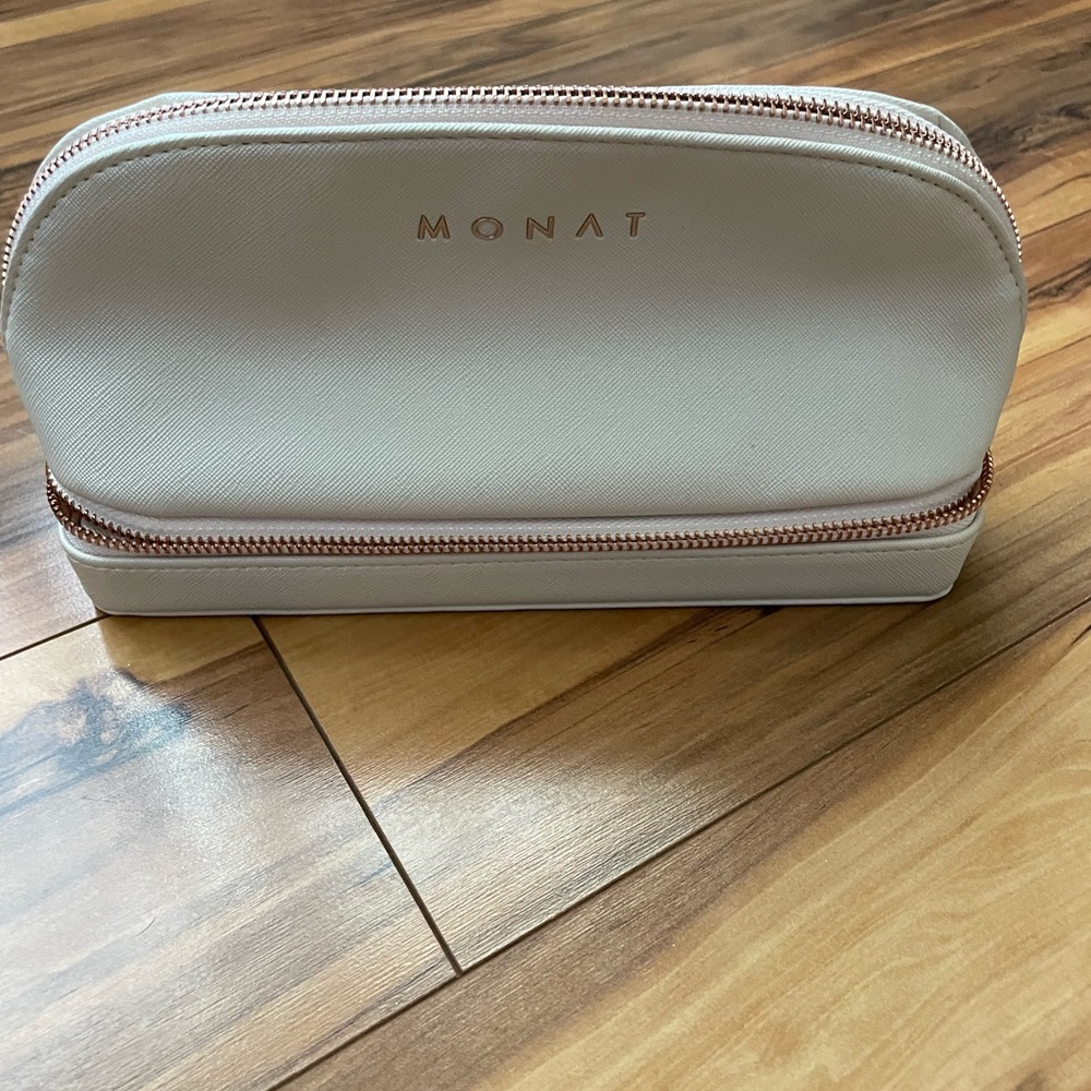 Travel kit with jewelry compartments NWT